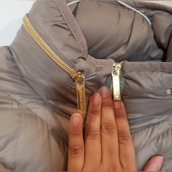 Michael kors tan / biege puffer jacket , small - Picture 3 of 10